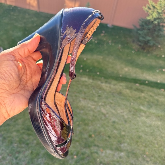 Sofft Carlina Patent Leather T-Strap Peep Toe Pumps Heels Burgundy Size 11M - Picture 4 of 9